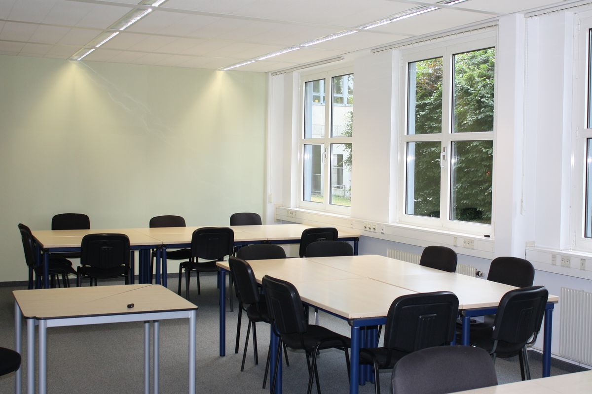 Grüner Schulungsraum 3 der DAA-Fachschule für Sozialpädagogik in Berlin-Neukölln
